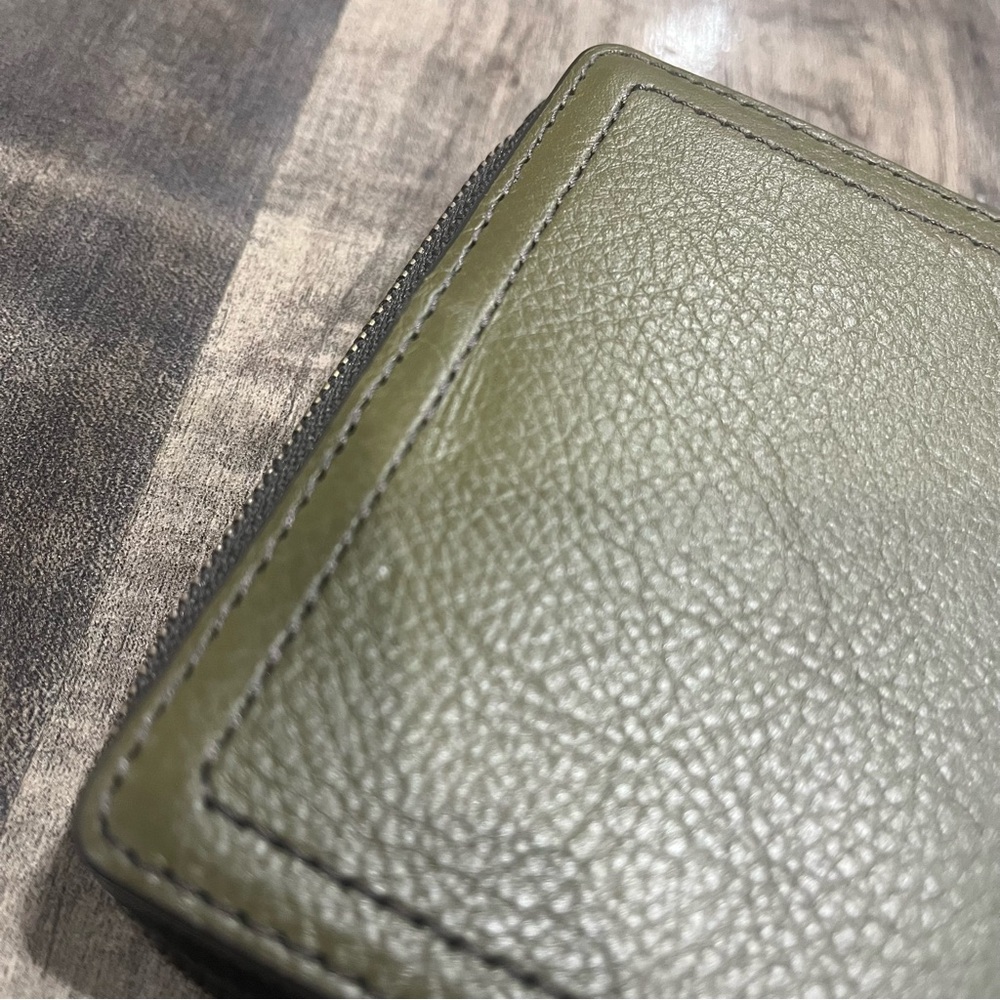 Fossil Women's Logan Small RFID Bifold leather Olive Green wallet - Picture 8 of 8